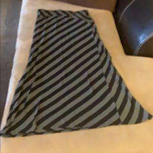 2b Bebe long skirt